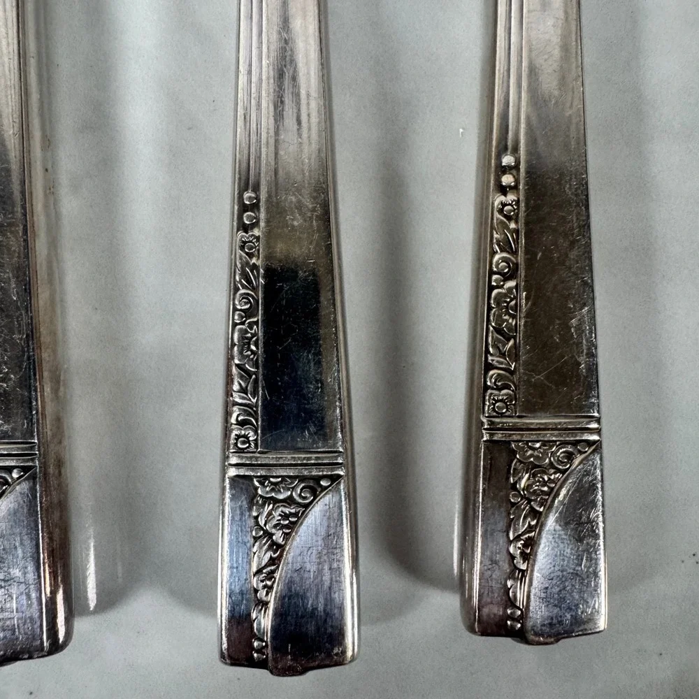Set of 4 Oneida Nobility Plate Silver Plated‎ Dinner Knives Caprice Lot 2